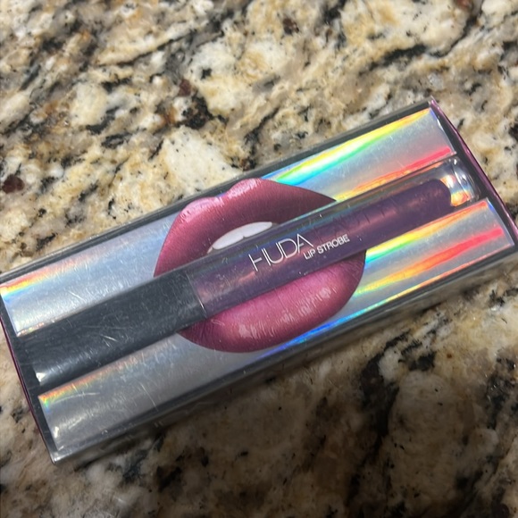 🌙💕Huda Fearless Lip Strobe - Picture 3 of 11